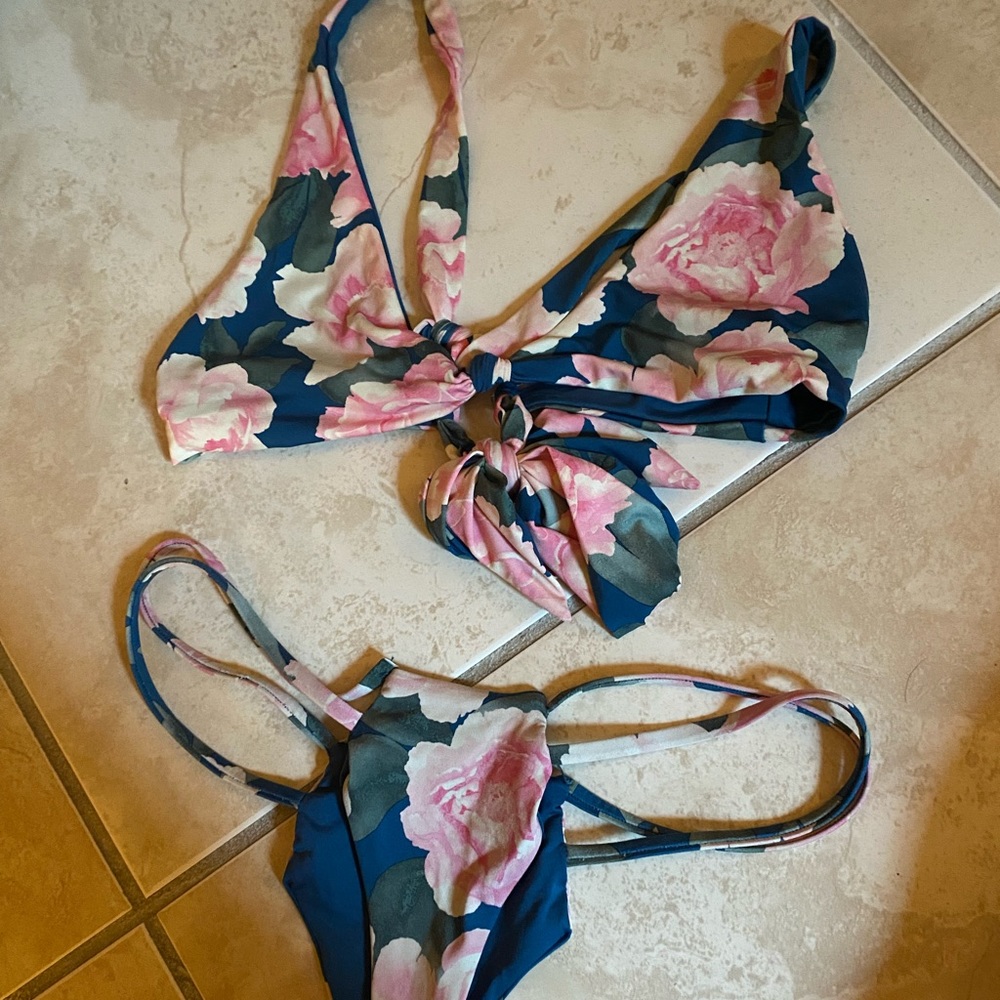 Frankie’s bikini Floral print. Top and bottom. Size Small for both